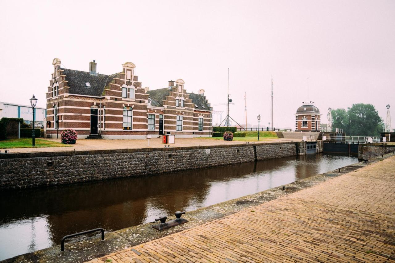 Huis Aan De Haven Lemmer Luaran gambar